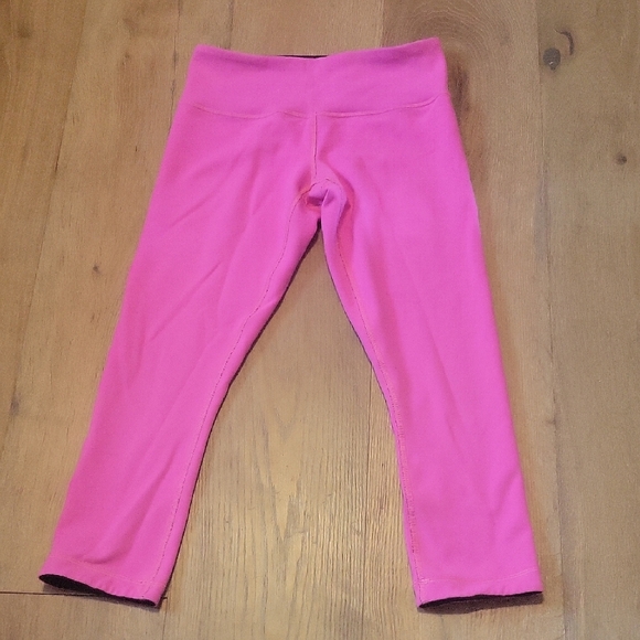 Lululemon Reversable Pink And Navy Athletic Capri Leggings Size 4 - Picture 1 of 6